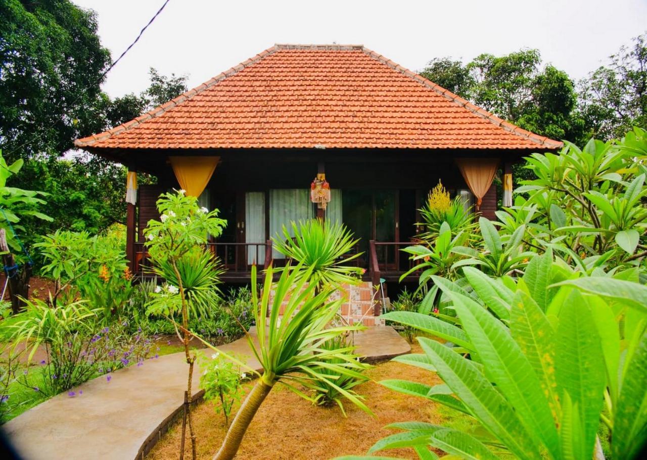 Titi Hostel Lembongan Buitenkant foto